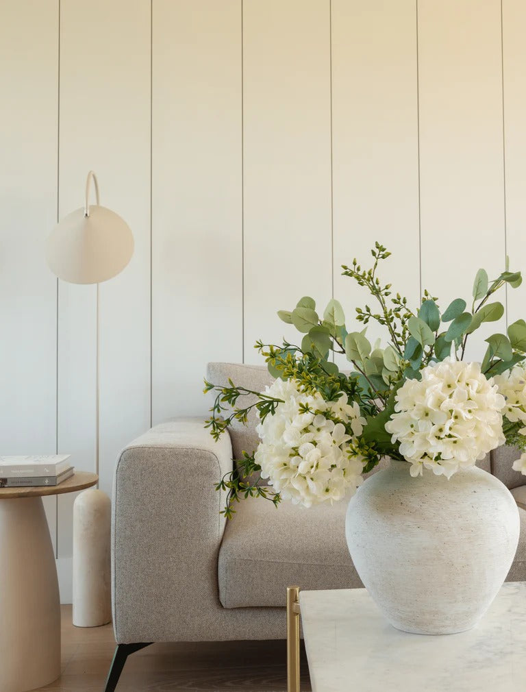 Dekoratyvinė puokštė su hortenzijomis ir eukaliptu