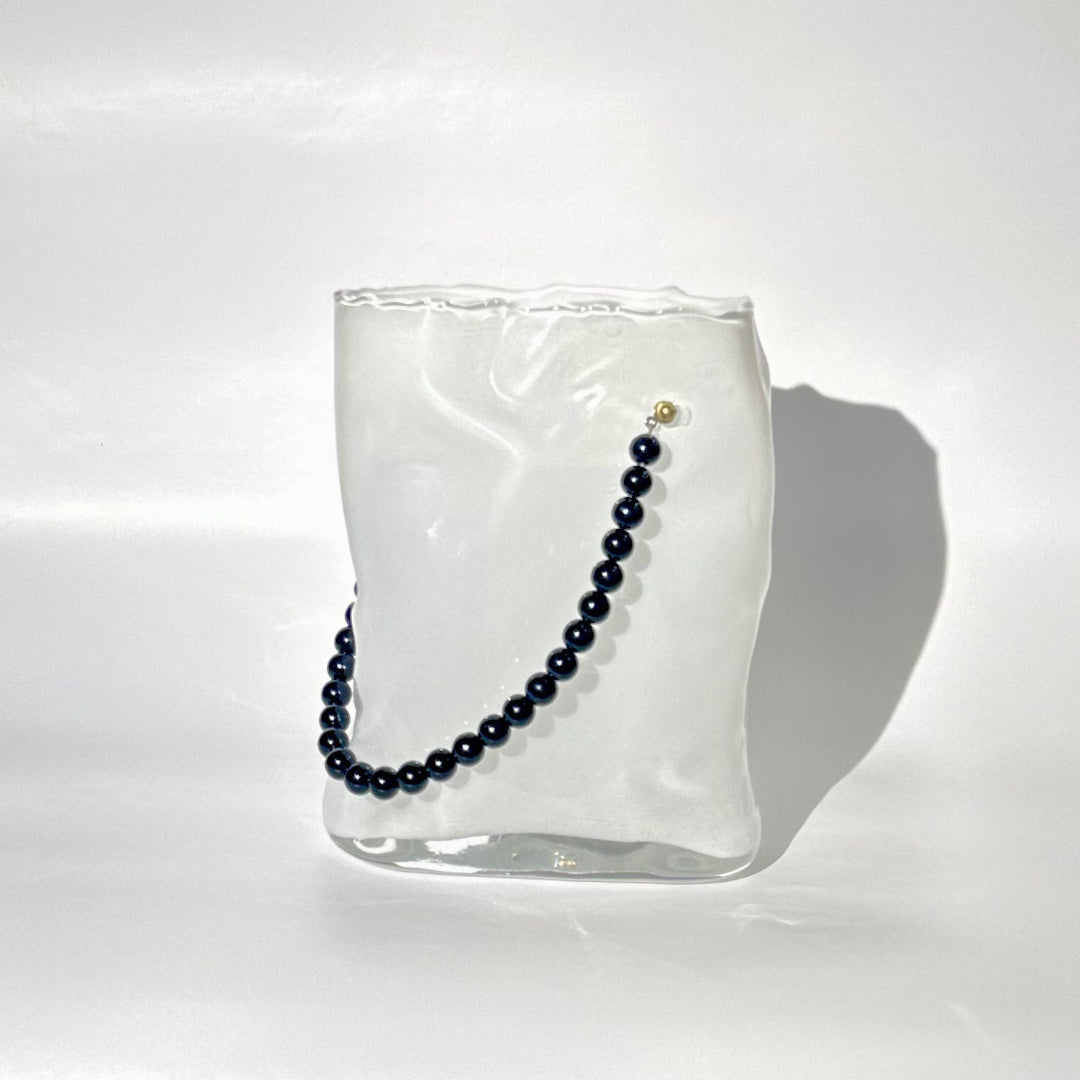 balta-vaza-rankinukas-dekorantas