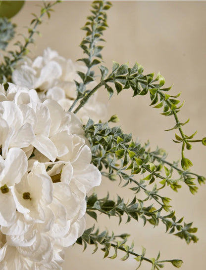 Dekoratyvinė puokštė su hortenzijomis ir eukaliptu