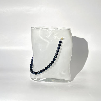 balta-vaza-rankinukas-dekorantas