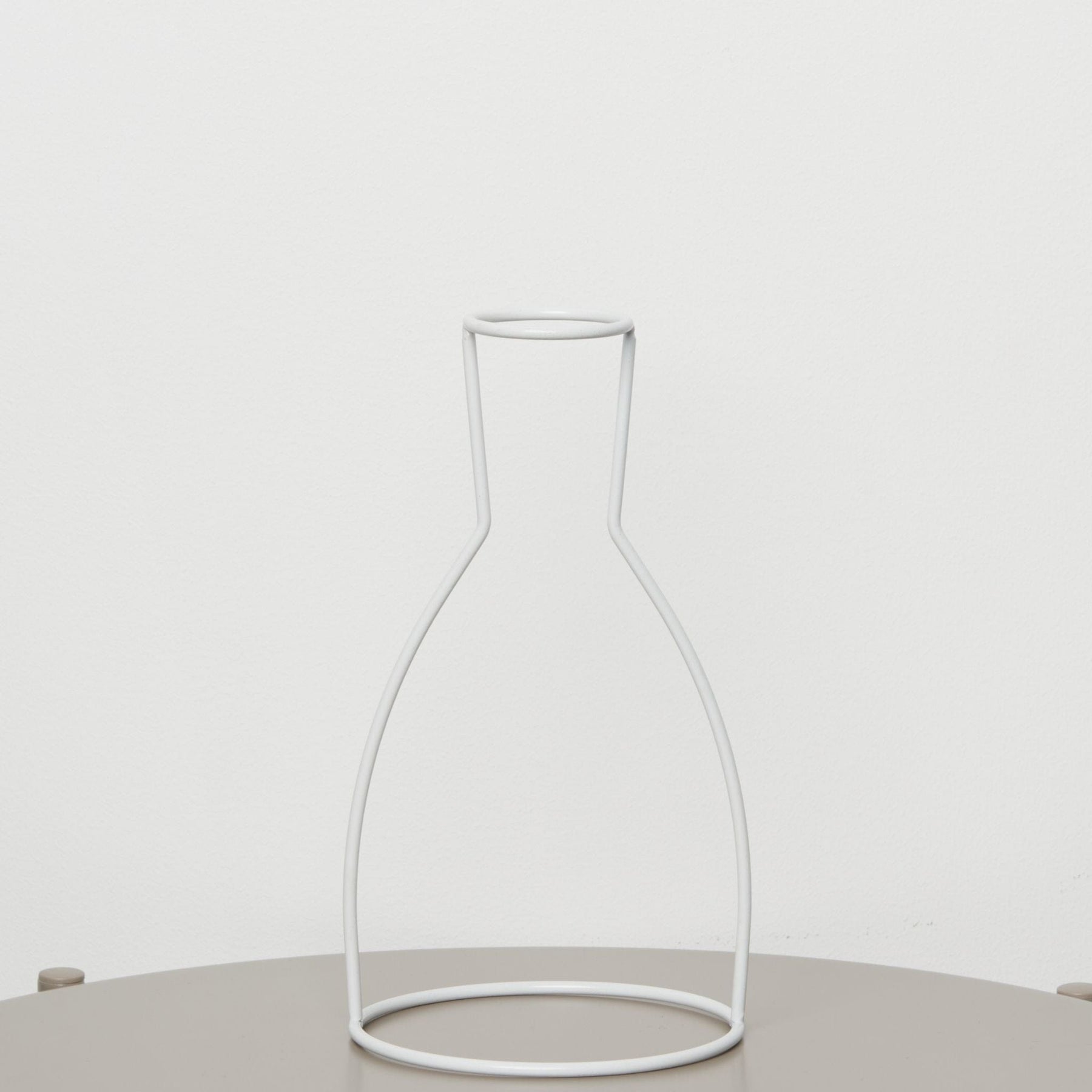 Moderni Minimalistinio Stiliaus Metalinė Vaza V1 - balta