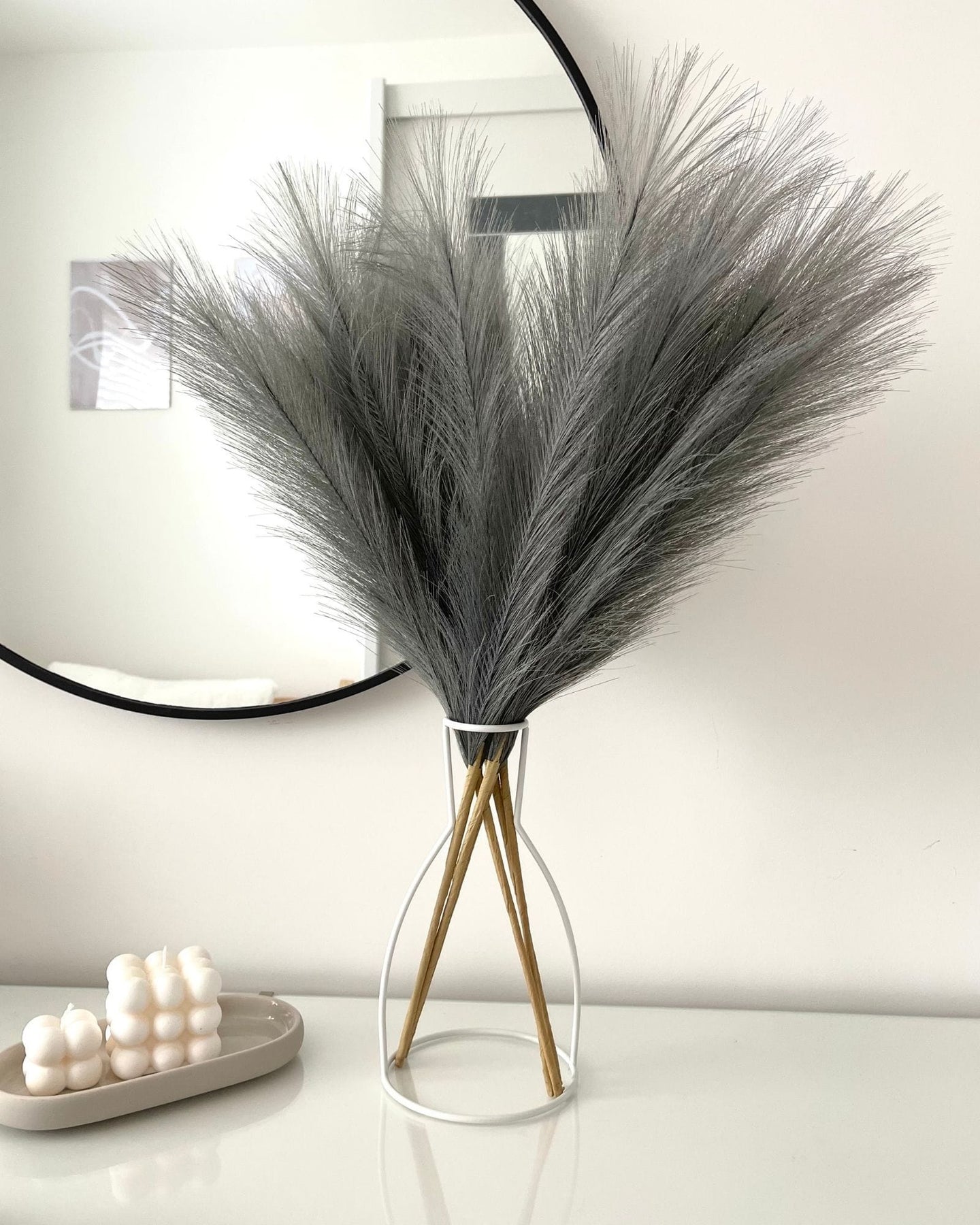 Moderni Minimalistinio Stiliaus Metalinė Vaza V1 - balta
